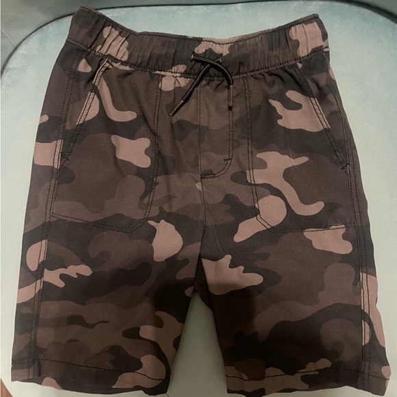 Bundle of 3 pairs of Old navy Boy shorts , Size 5T - Picture 5 of 7